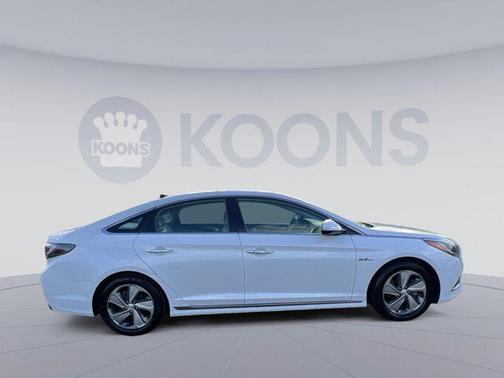 2017 Hyundai SONATA Hybrid Limited