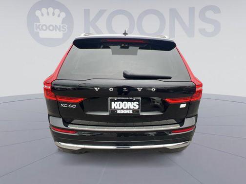 2023 Volvo XC60 Recharge Plug-In Hybrid T8 Plus Bright Theme