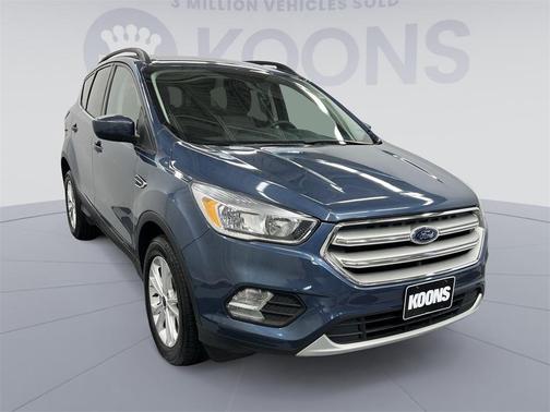 Photo 2 of 40 of 2018 Ford Escape SE