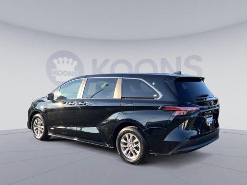 2021 Toyota Sienna XLE 7 Passenger