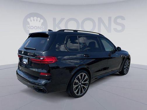 2022 BMW X7 M50i