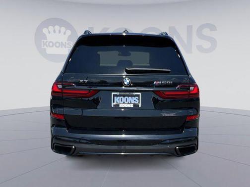 2022 BMW X7 M50i