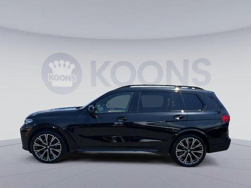2022 BMW X7 M50i