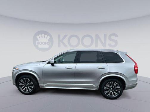 2022 Volvo XC90 T6 Momentum