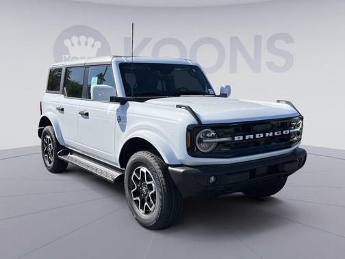 OXFORD WHITE 2026 Ford Bronco Outer Banks