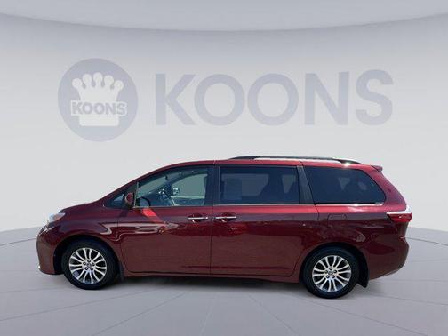 Salsa Red Pearl 2018 Toyota Sienna XLE