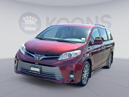 Salsa Red Pearl 2018 Toyota Sienna XLE