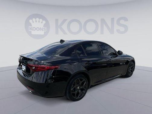 2021 Alfa Romeo Giulia Base