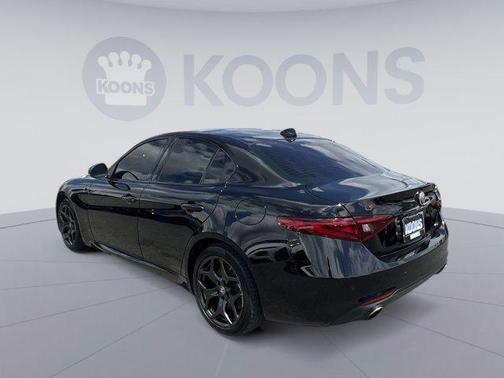 2021 Alfa Romeo Giulia Base