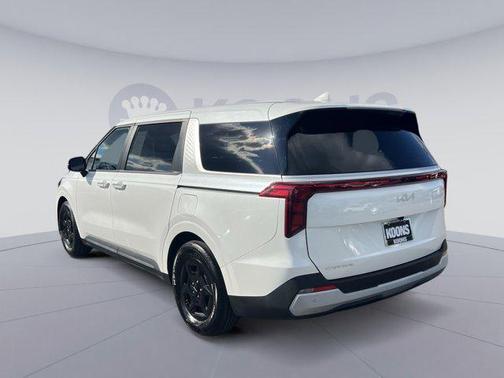 Snow White Pearl 2025 Kia Carnival LXS