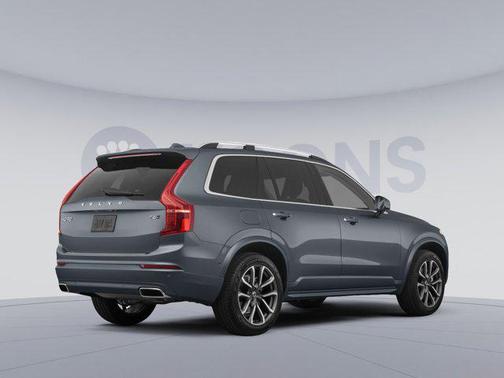 2022 Volvo XC90 T6 Momentum