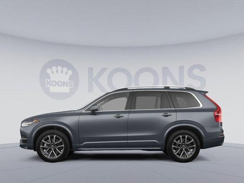 2022 Volvo XC90 T6 Momentum