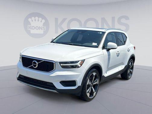 Ice White 2020 Volvo XC40 T5 Momentum
