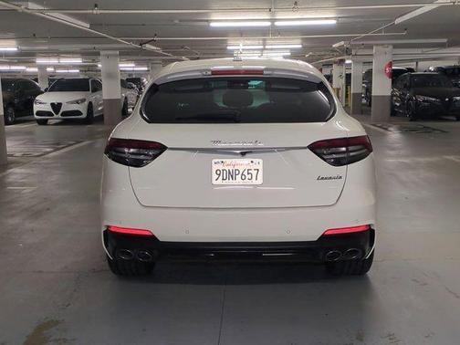 Bianco 2023 Maserati Levante Modena
