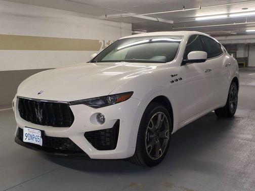 Bianco 2023 Maserati Levante Modena