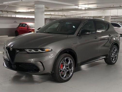 Metallic 2025 Alfa Romeo Tonale Base