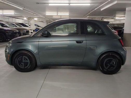 2025 FIAT 500e Base