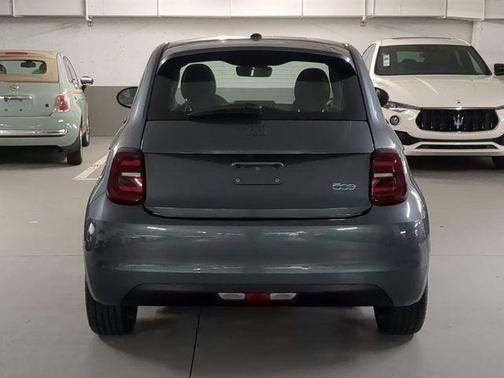 2025 FIAT 500e Base