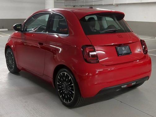 2024 FIAT 500e Base
