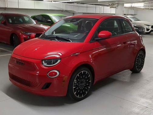 2024 FIAT 500e Base