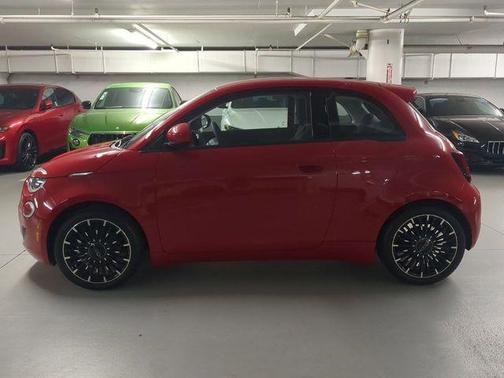 2024 FIAT 500e Base