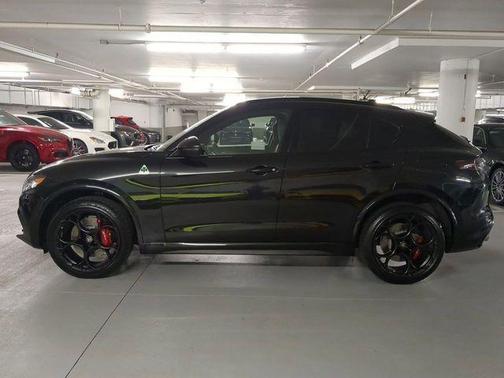Vulcano Black Metallic 2024 Alfa Romeo Stelvio Quadrifoglio
