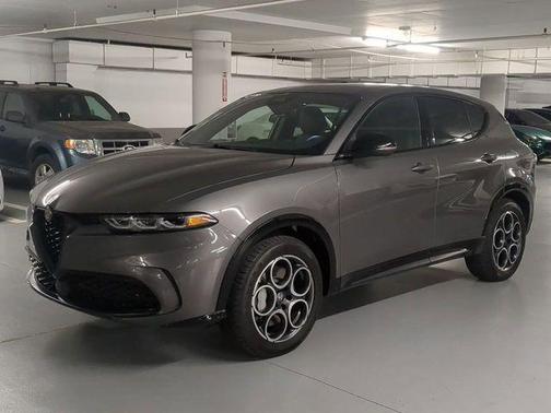 Metallic 2025 Alfa Romeo Tonale Base