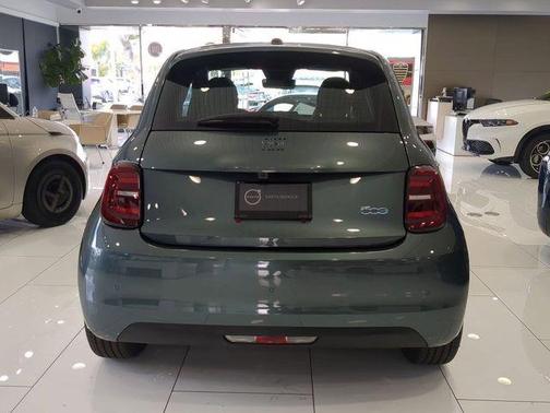 2025 FIAT 500e Base