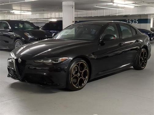2025 Alfa Romeo Giulia Intensa