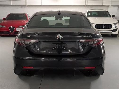 2025 Alfa Romeo Giulia Intensa