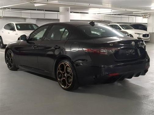 2025 Alfa Romeo Giulia Intensa
