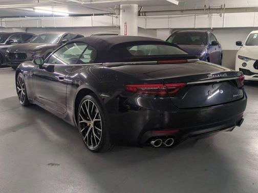 Nero Noctis 2026 Maserati GranCabrio BASE