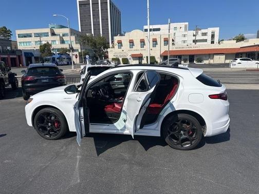 2022 Alfa Romeo Stelvio Veloce