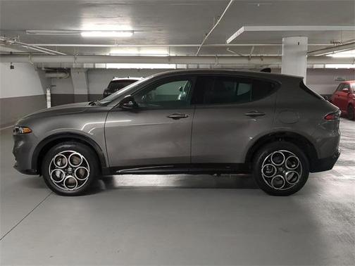 2025 Alfa Romeo Tonale Base