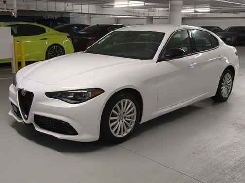 Alfa White 2024 Alfa Romeo Giulia Base