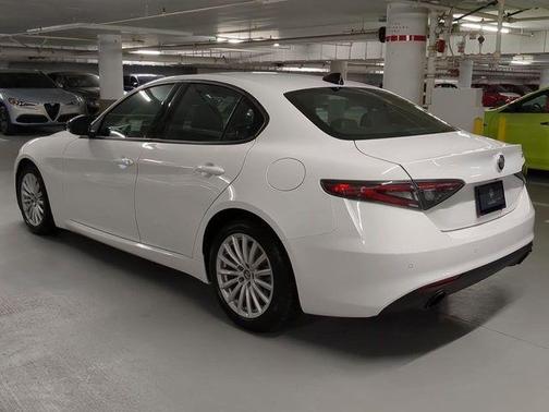 Alfa White 2024 Alfa Romeo Giulia Base