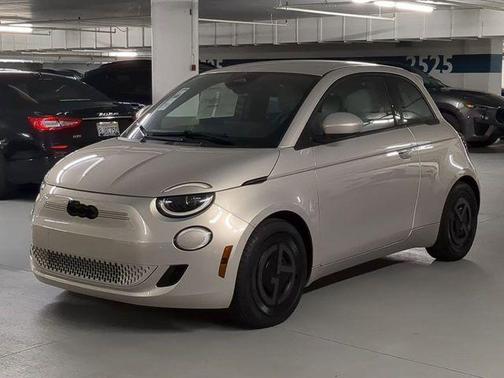 2025 FIAT 500e Base