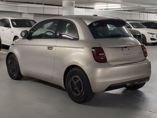 2025 FIAT 500e Base