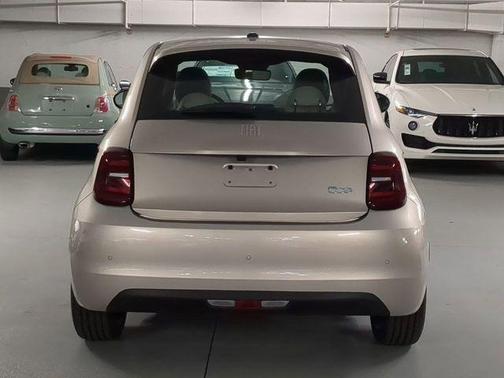 2025 FIAT 500e Base