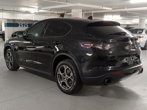 Vulcano Black Metallic 2025 Alfa Romeo Stelvio