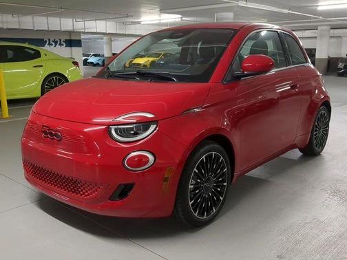 2024 FIAT 500e Base