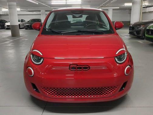 2024 FIAT 500e Base