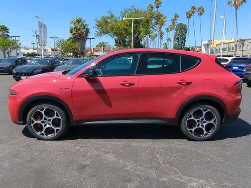 Rosso 2024 Alfa Romeo Tonale Veloce