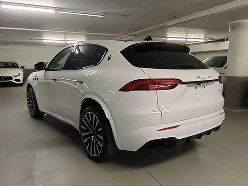 Bianco 2025 Maserati Grecale Modena