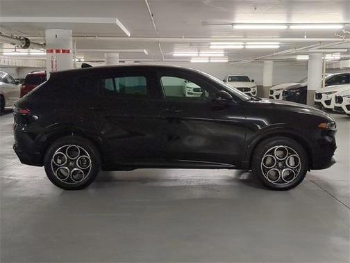 2025 Alfa Romeo Tonale Base