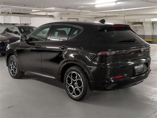 2025 Alfa Romeo Tonale Base