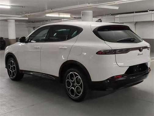 2025 Alfa Romeo Tonale Base