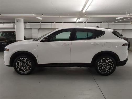 2025 Alfa Romeo Tonale Base