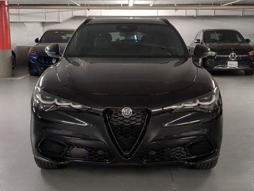 2025 Alfa Romeo Stelvio Base