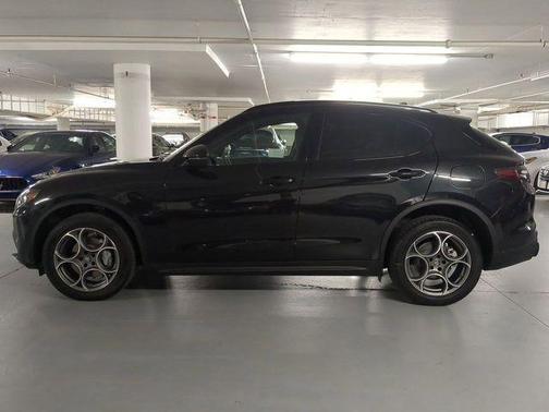 2025 Alfa Romeo Stelvio Base